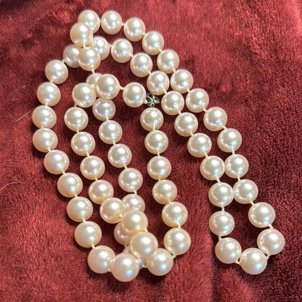 Elegant Pearl Necklace